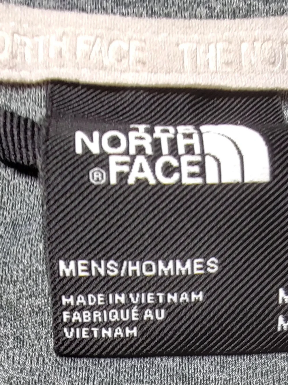 The North Face Men's Grey 1/4-Zip Long Sleeve Pullover Size M